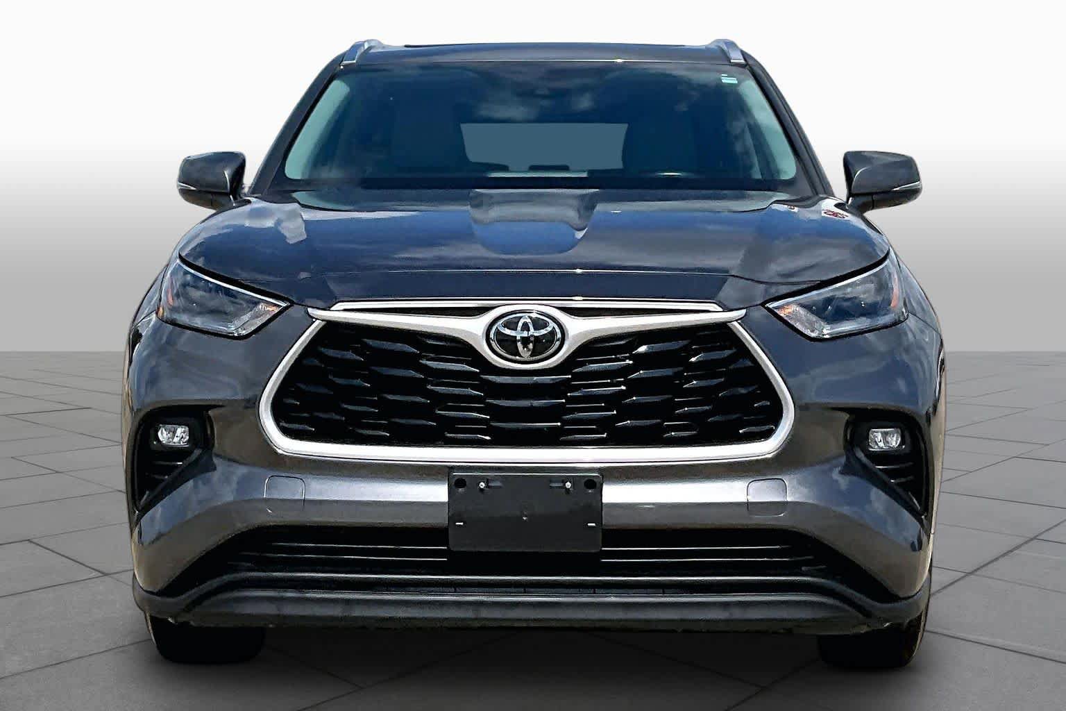 Used 2021 Toyota Highlander XLE FWD image 4