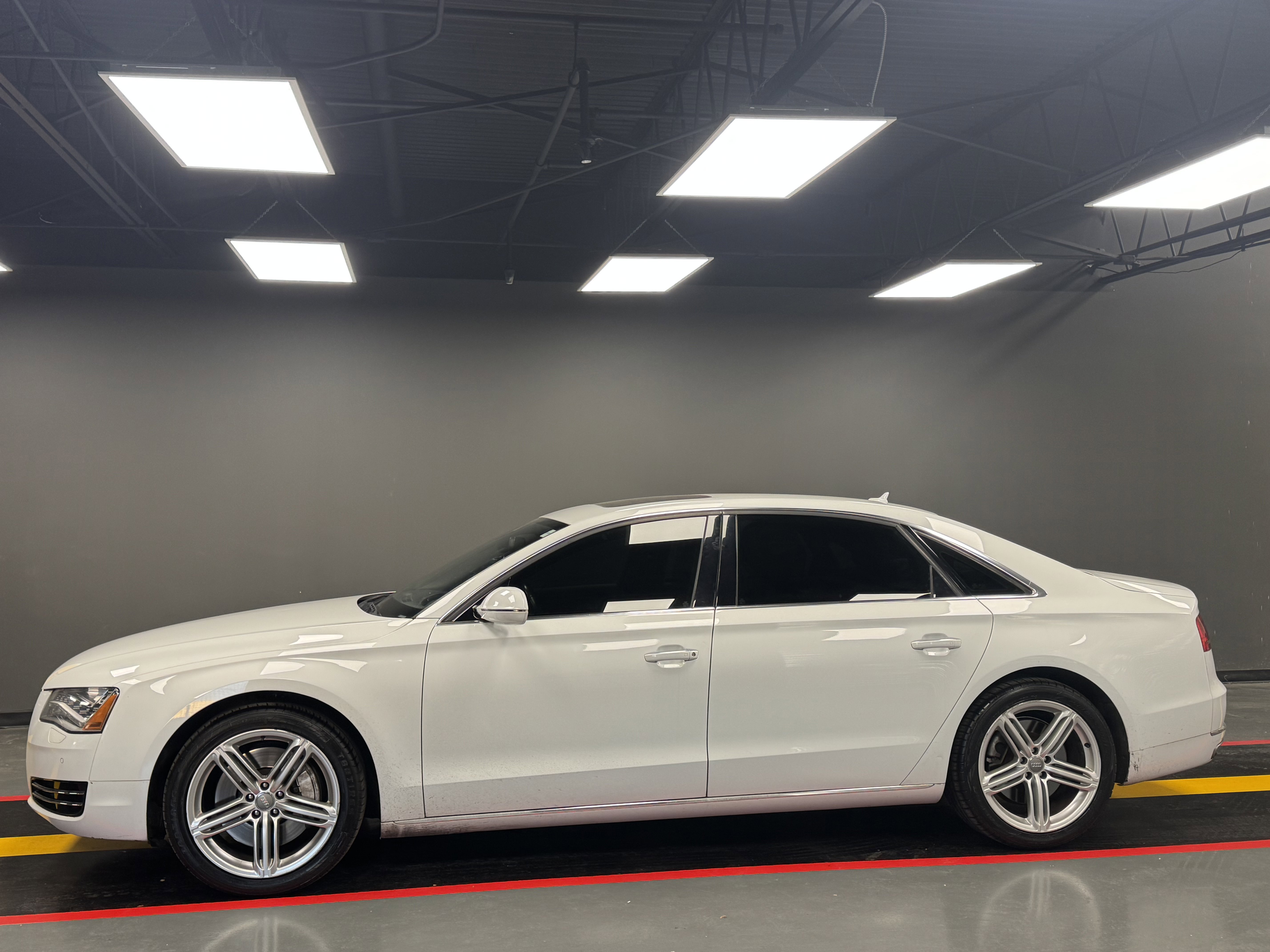 Used 2014 Audi A8 L 4.0T image 3