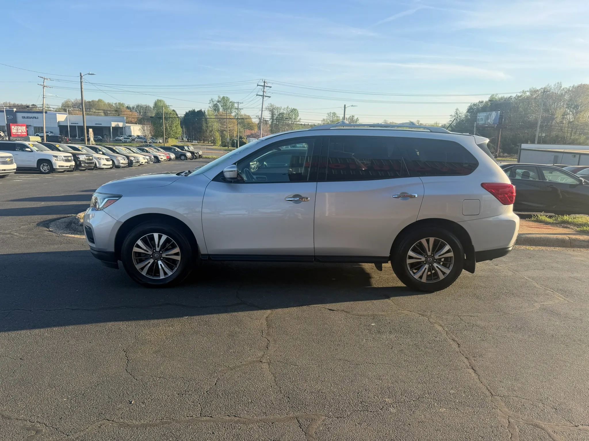 Used 2017 Nissan Pathfinder S image 4