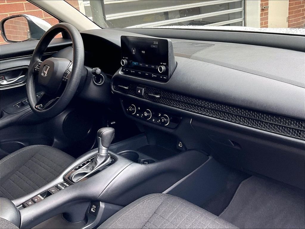 Used 2023 Honda HR-V LX image 14