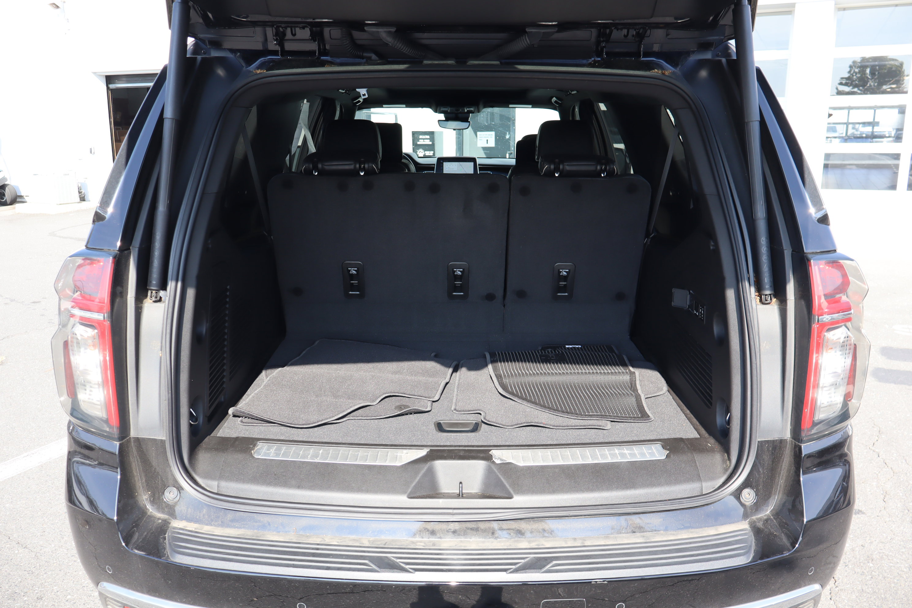 Certified 2024 Chevrolet Suburban Premier w/ Advanced Technology Package image 36