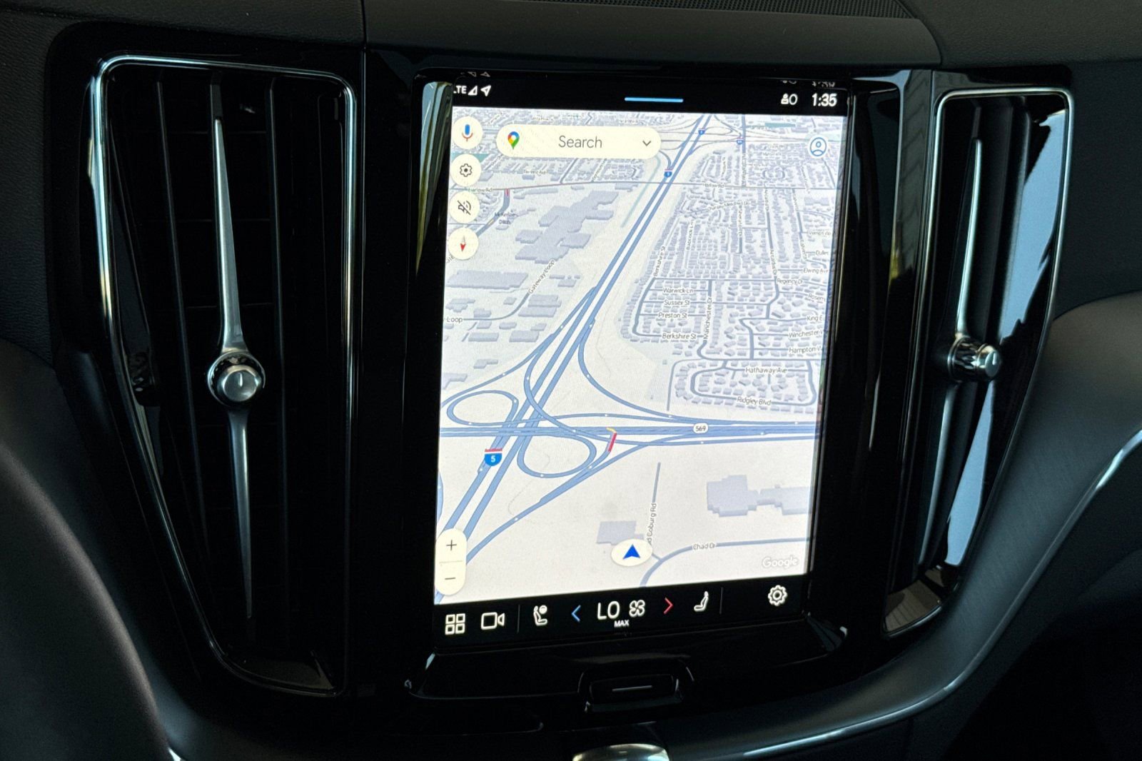 New 2025 Volvo XC60 B5 Core w/ Protection Package Premier image 18