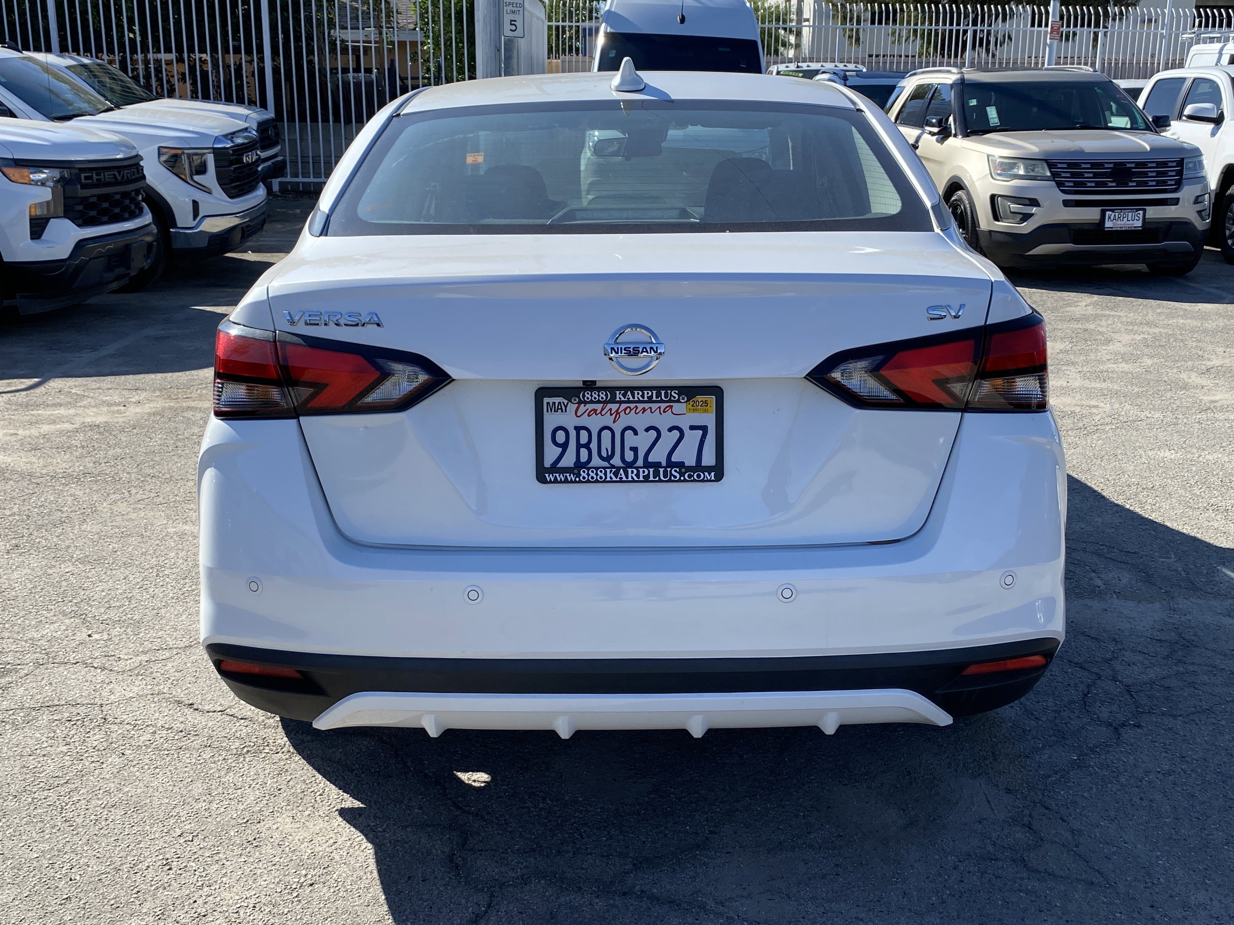 Used 2022 Nissan Versa SV image 9