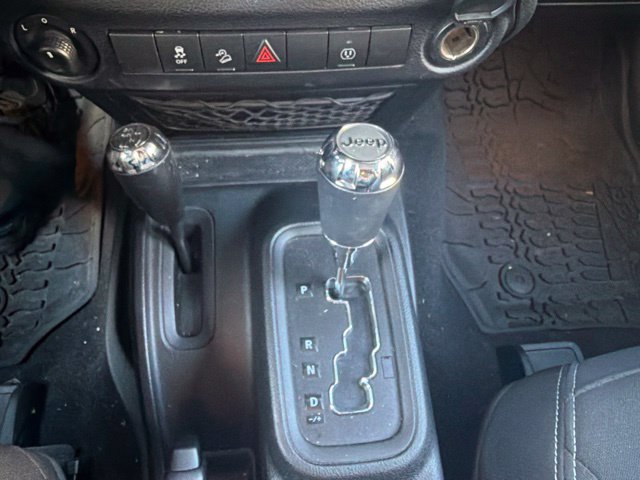 Used 2018 Jeep Wrangler Sahara AWD/4WD image 19