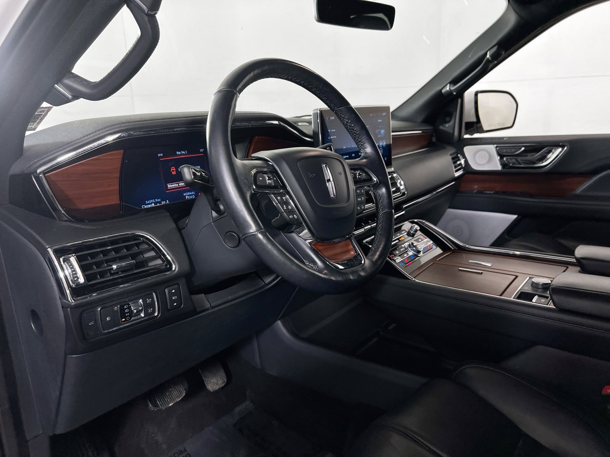 Used 2022 Lincoln Navigator Reserve image 9