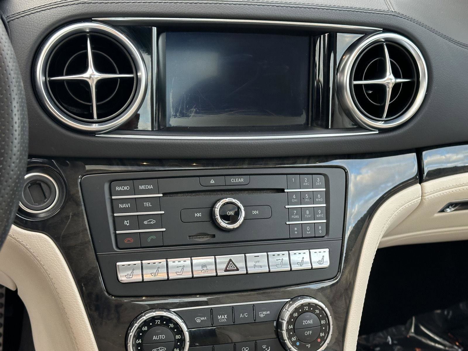 Used 2017 Mercedes-Benz SL 550 image 43