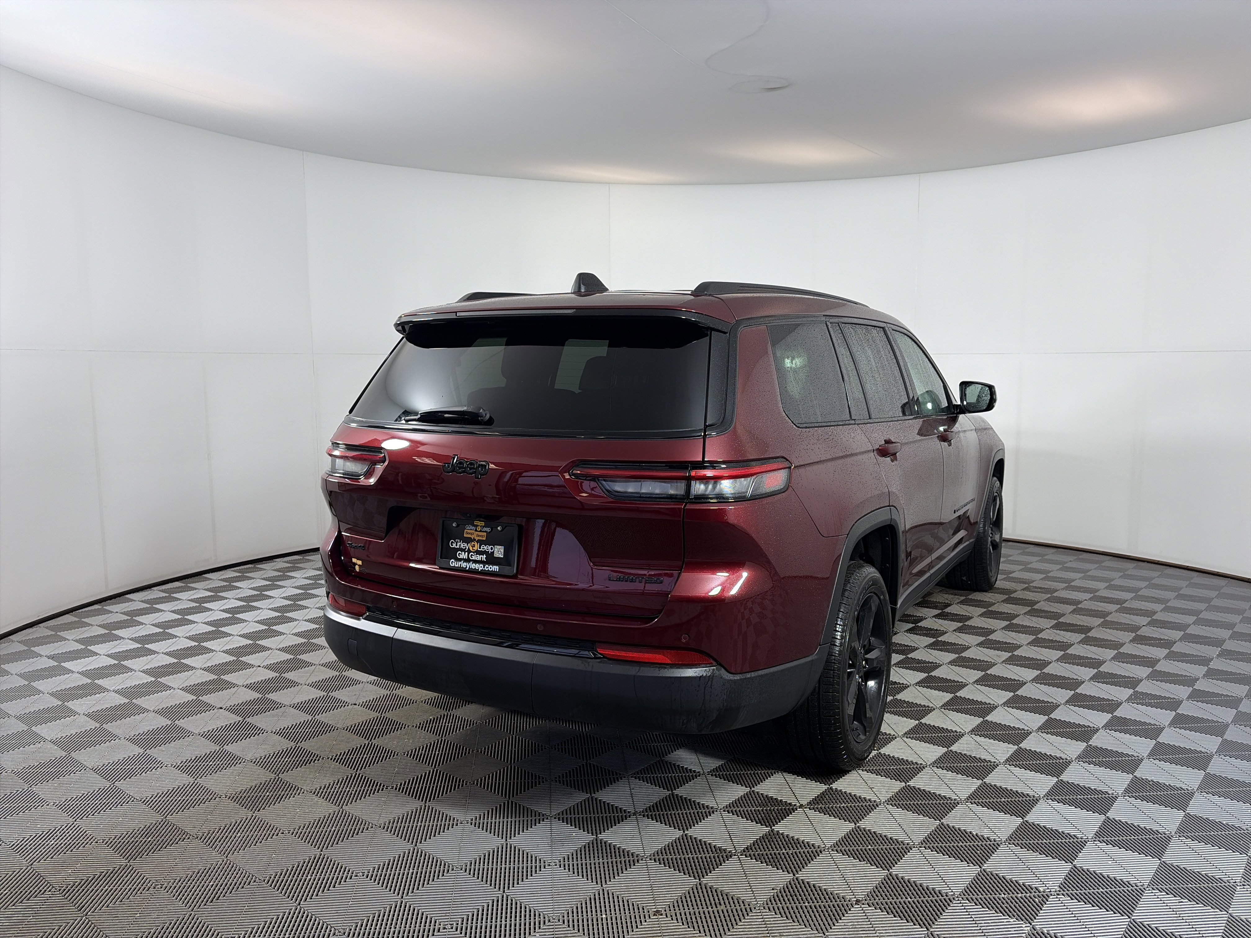 Used 2025 Jeep Grand Cherokee L Limited w/ Black Appearance Package image 11