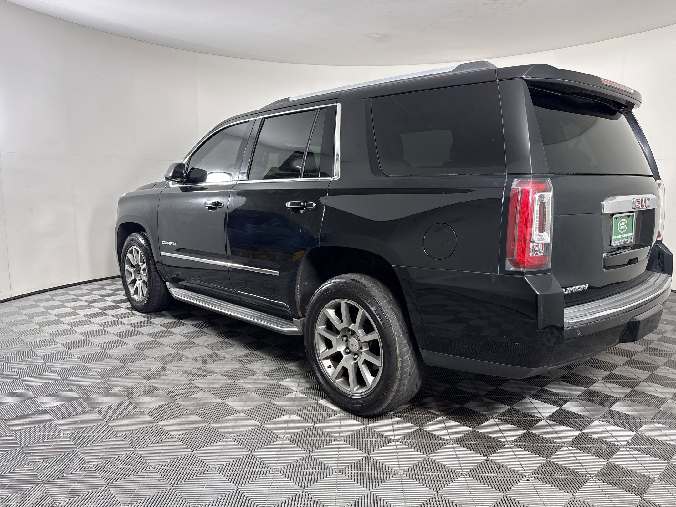 Used 2015 GMC Yukon Denali w/ Open Road Package RWD image 3