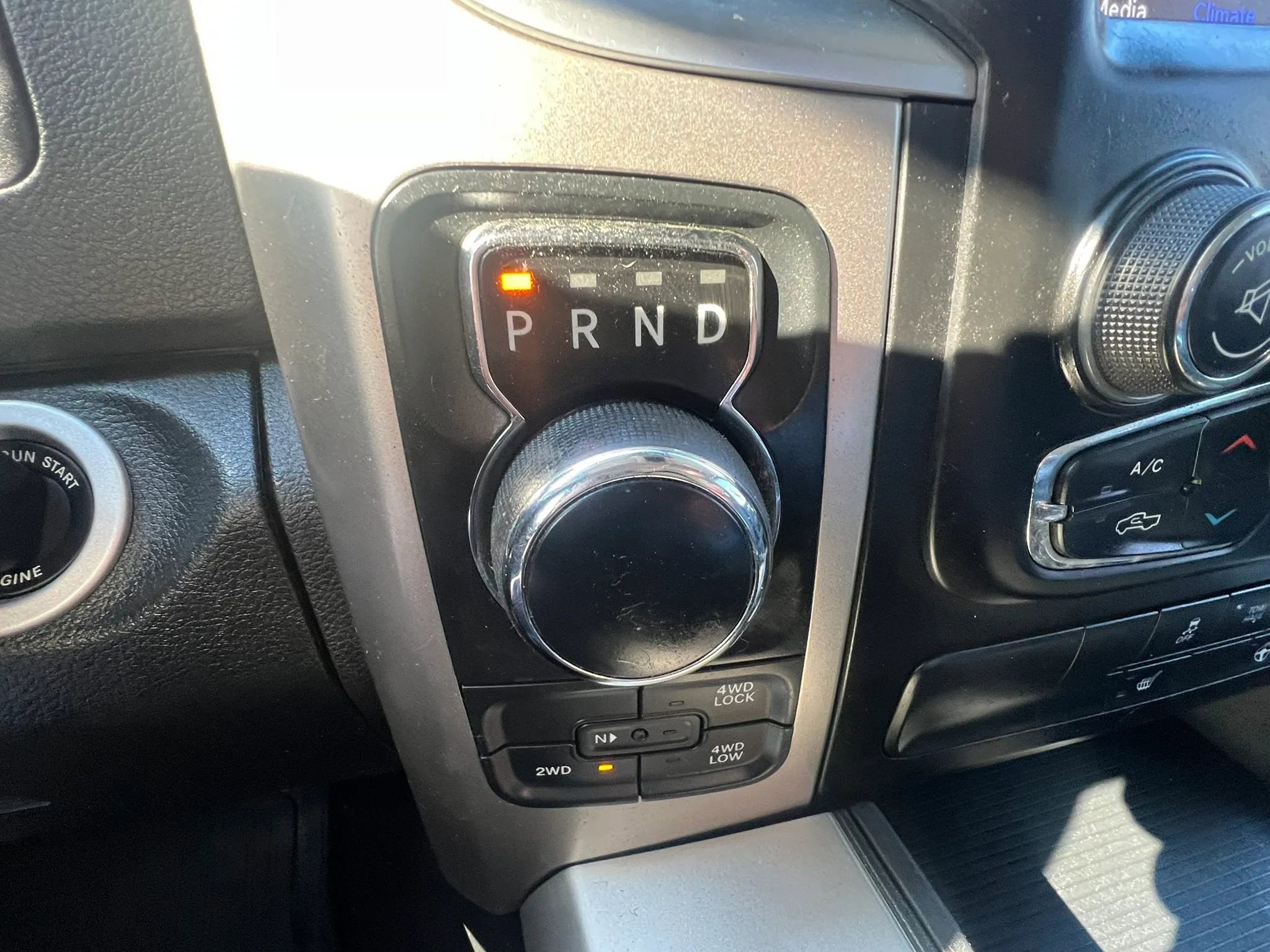 Used 2018 RAM 1500 SLT AWD/4WD image 23