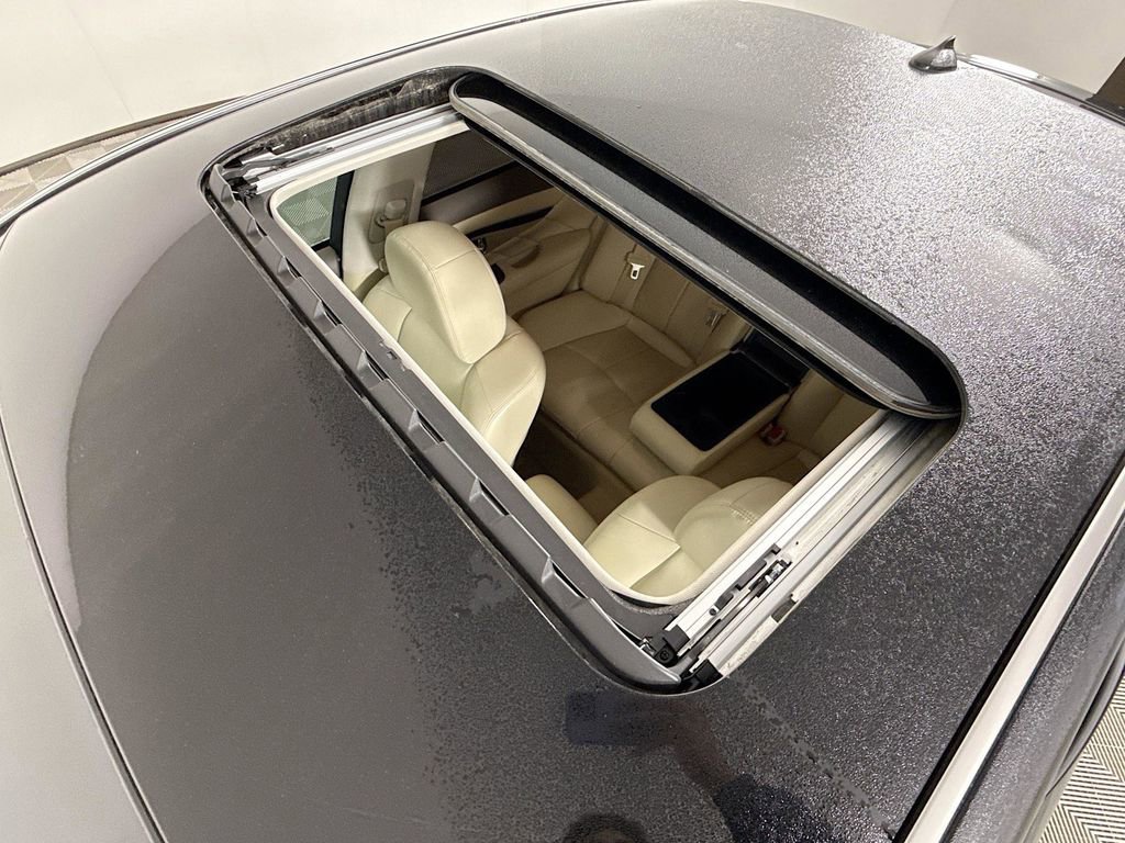 Used 2019 INFINITI Q70 Luxe w/ Proactive Package image 23
