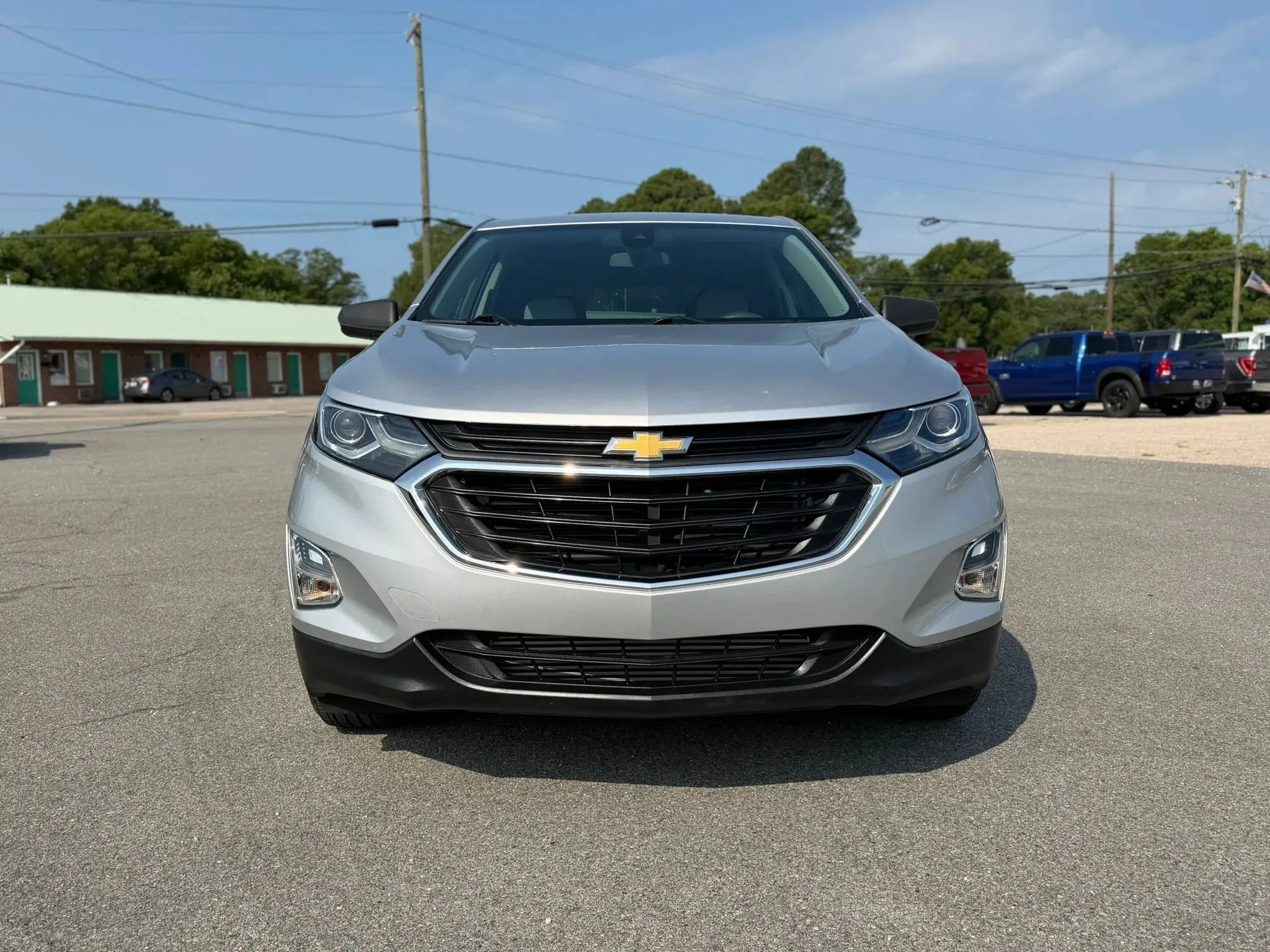 Used 2021 Chevrolet Equinox LS w/ LS Convenience Package FWD image 4
