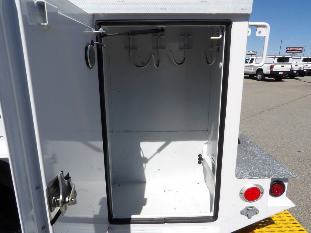 Used 2015 Ford F550 2WD Regular Cab Super Duty image 41