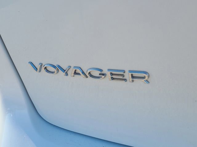 Used 2023 Chrysler Voyager LX FWD image 5
