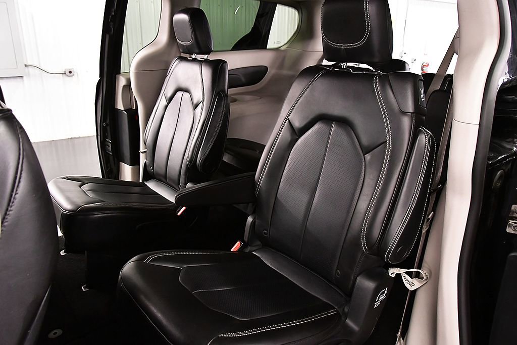 Used 2020 Chrysler Voyager Lxi FWD image 26