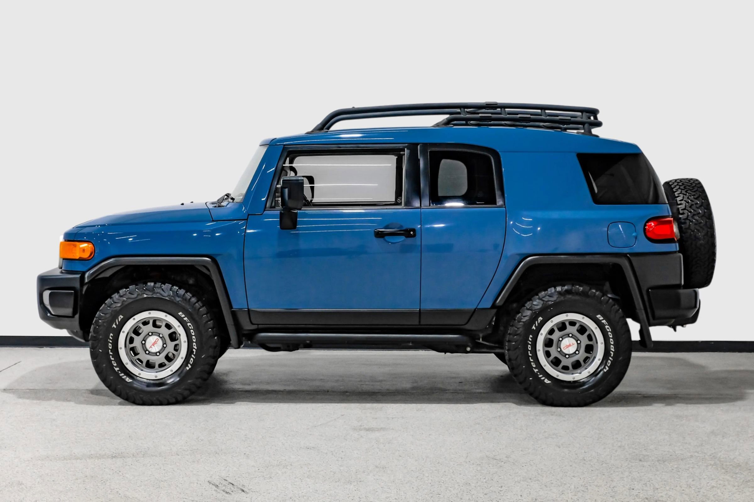 Used 2014 Toyota FJ Cruiser 4WD w/ Trail Teams Ultimate Edition image 9