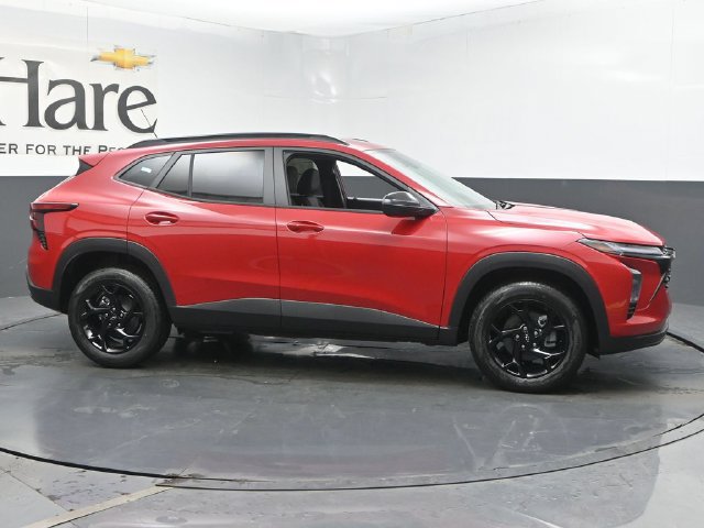 New 2026 Chevrolet Trax LT w/ Midnight Edition FWD image 1