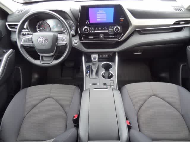 Certified 2025 Toyota Highlander LE FWD image 14