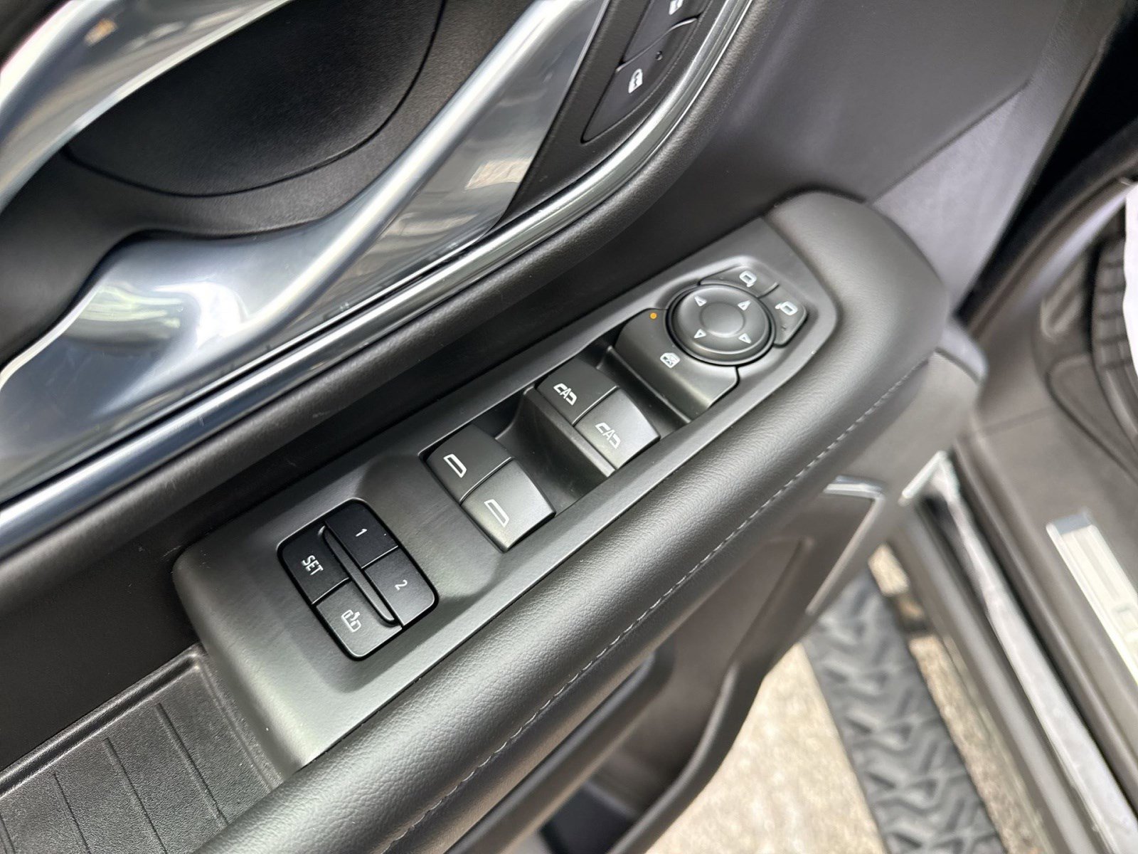 Used 2023 Chevrolet Suburban Z71 image 15