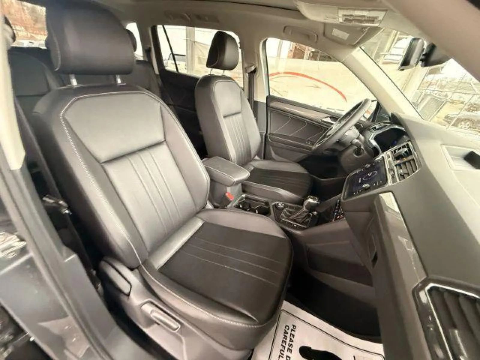 Used 2022 Volkswagen Tiguan SE w/ Panoramic Sunroof Package AWD/4WD image 22