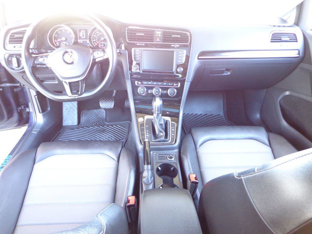 Used 2017 Volkswagen Golf 4-Door image 23