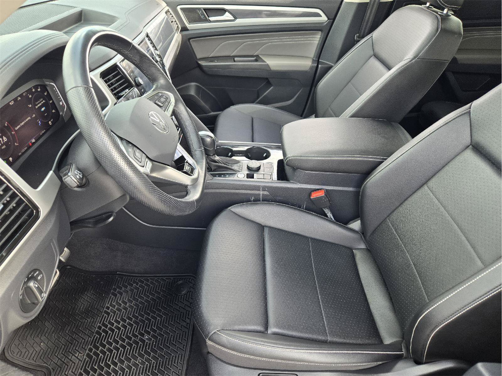 Used 2022 Volkswagen Atlas SEL R-Line AWD/4WD image 12