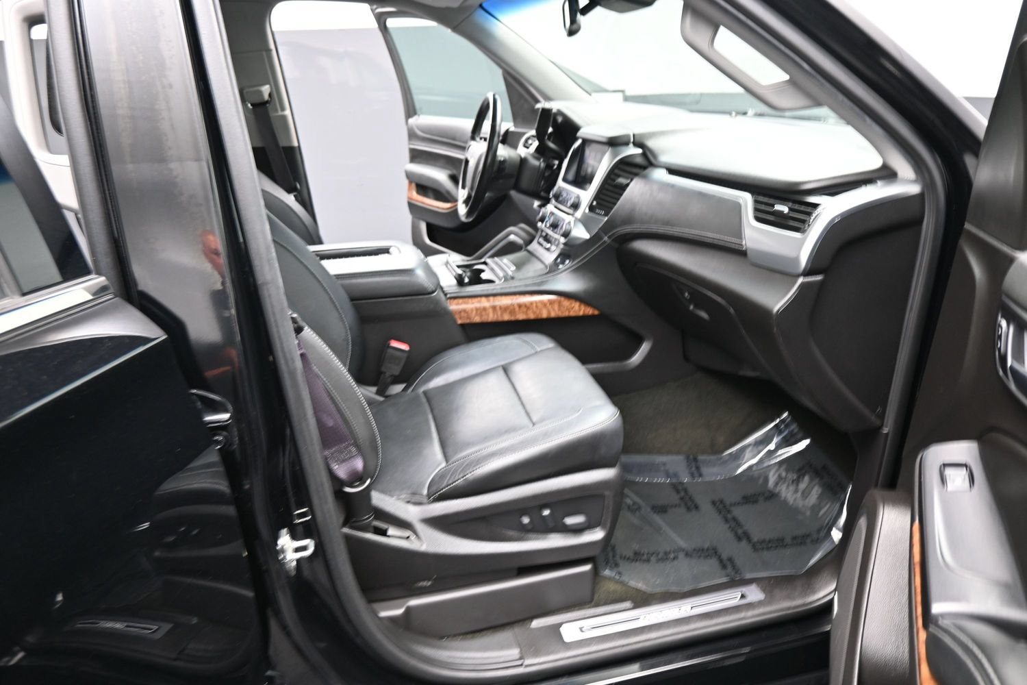 Used 2017 Chevrolet Suburban Premier AWD/4WD image 21