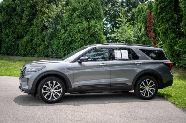 Used 2025 Ford Explorer ST-Line AWD/4WD image 8