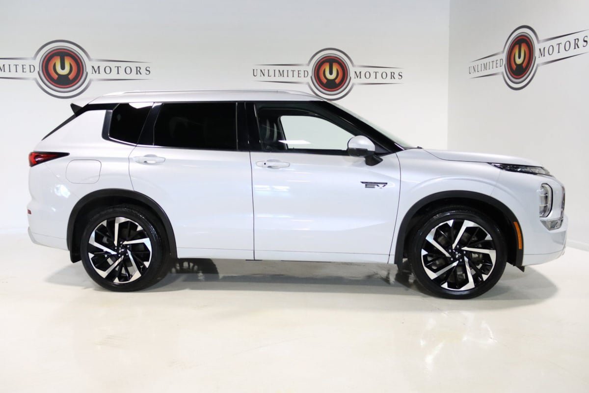 Used 2024 Mitsubishi Outlander 4WD Plug-In Hybrid image 34