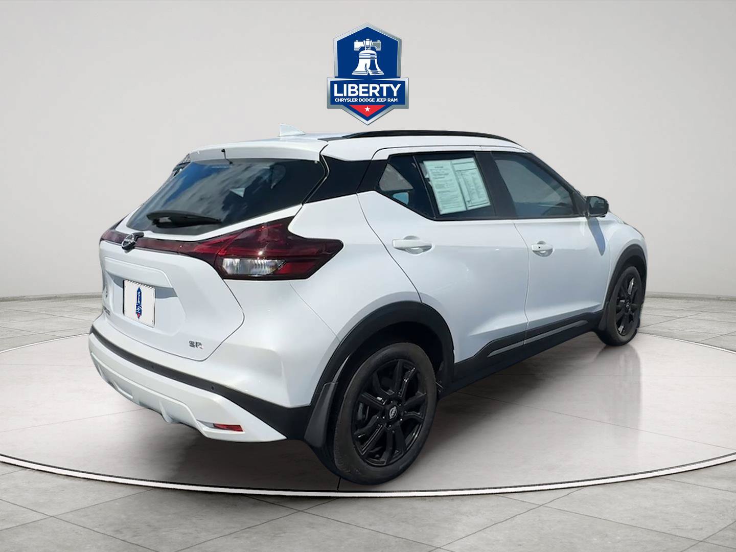 Used 2023 Nissan Kicks SR FWD image 5