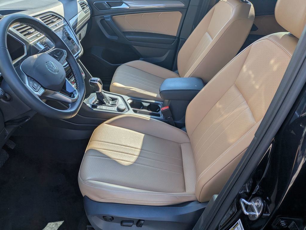 Used 2023 Volkswagen Tiguan SE image 11