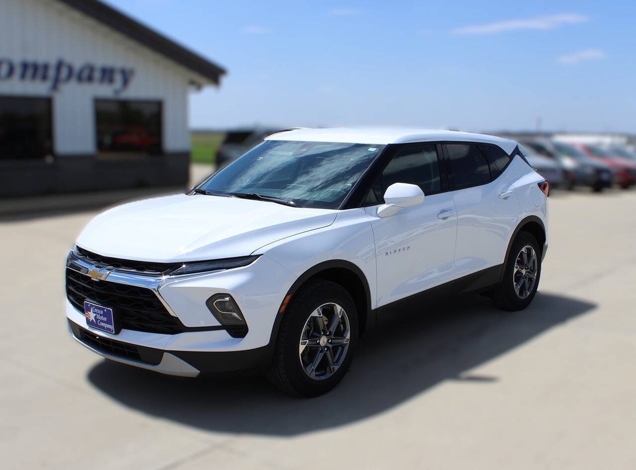 Used 2025 Chevrolet Blazer LT AWD/4WD image 1