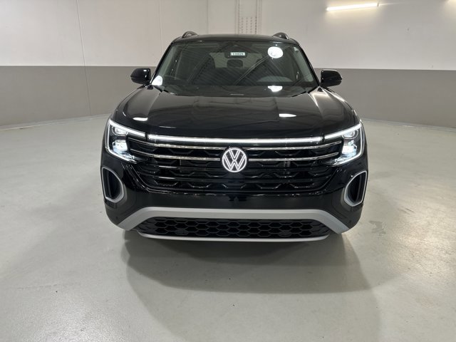 New 2026 Volkswagen Atlas Peak Edition image 2