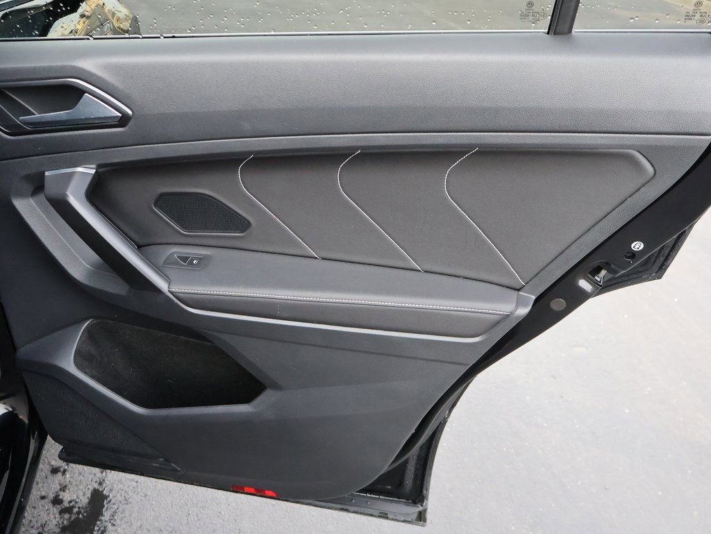 Used 2022 Volkswagen Tiguan SE image 18