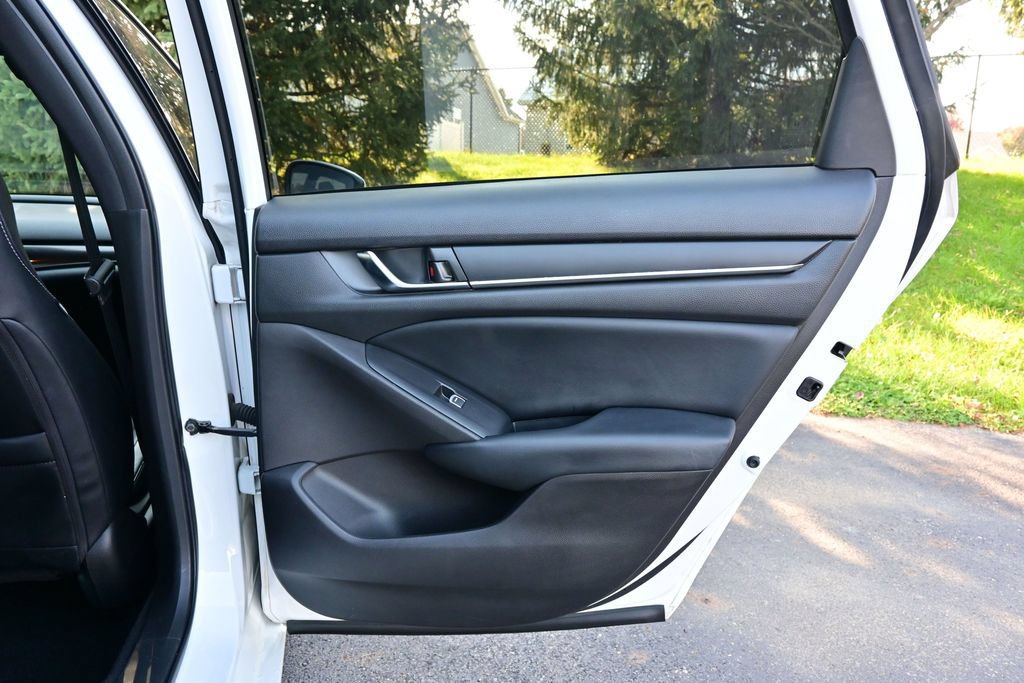 Used 2018 Honda Accord Sport image 18