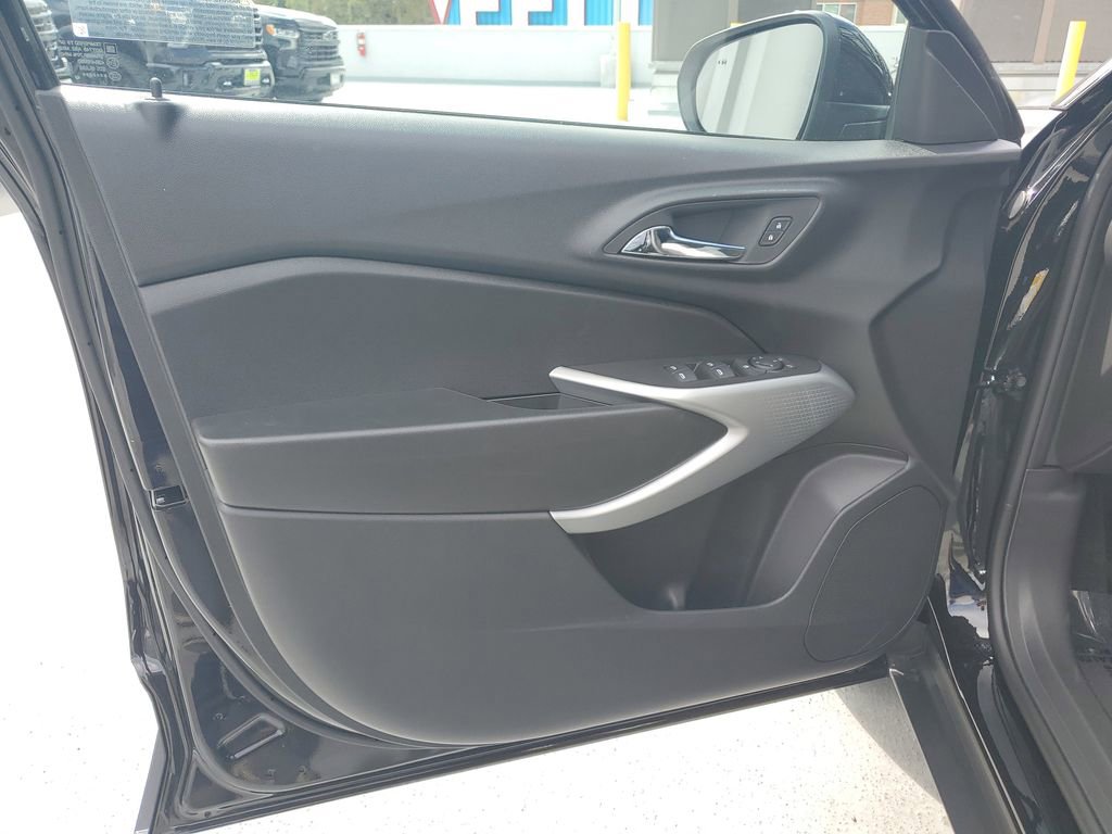 New 2026 Chevrolet Trax RS w/ Sunroof Package FWD image 20