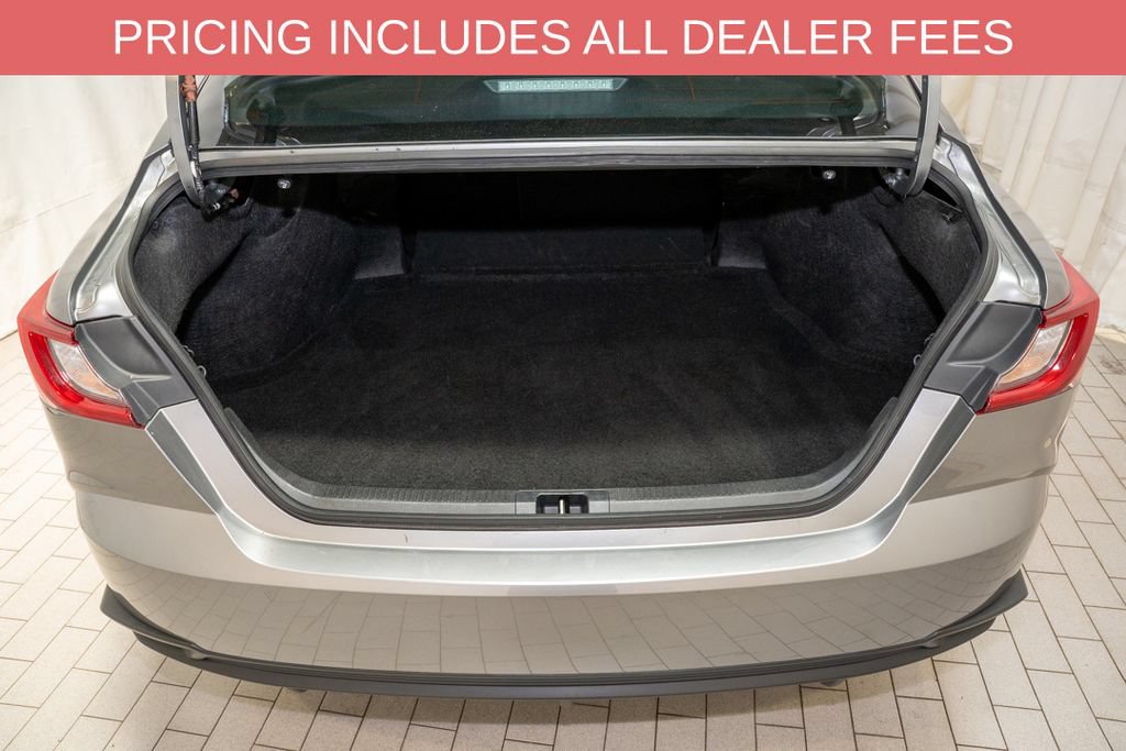 Used 2025 Toyota Camry SE FWD image 5