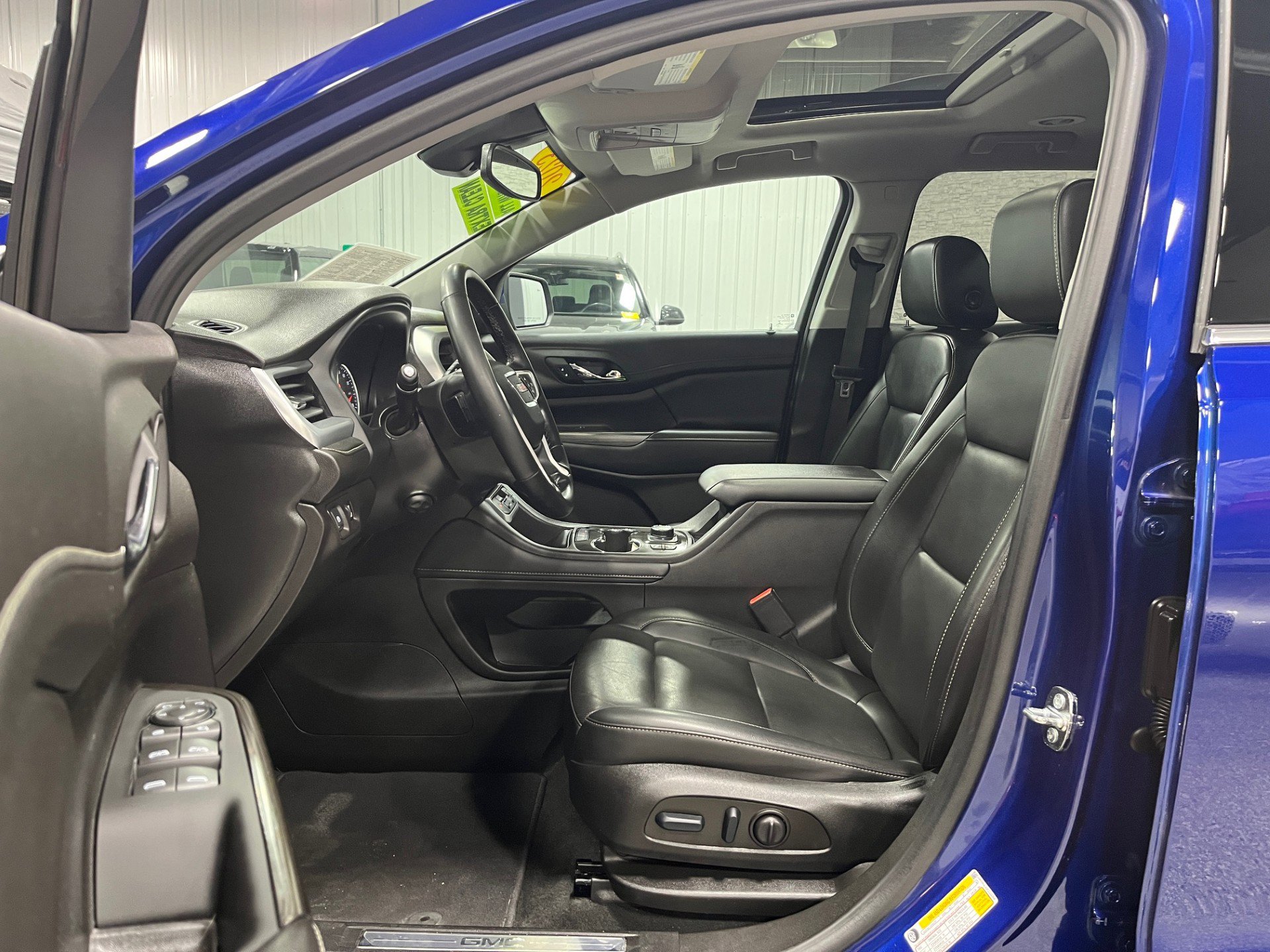 Certified 2023 GMC Acadia SLT w/ Preferred Package image 14