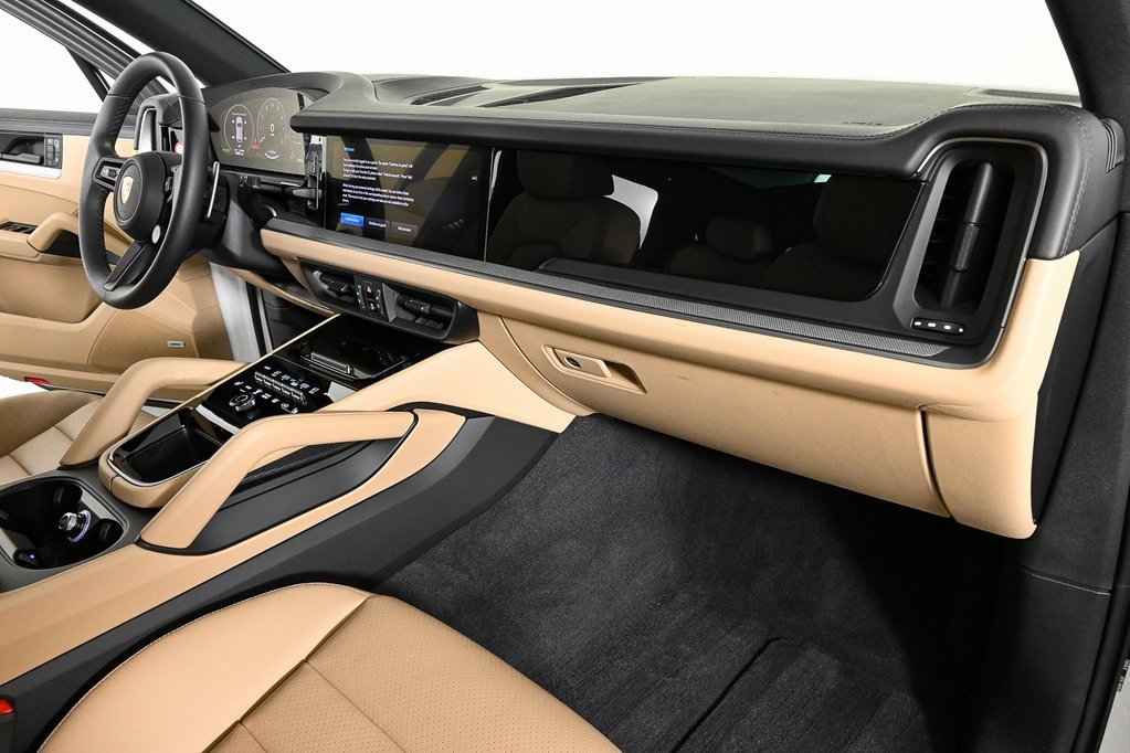 Used 2025 Porsche Cayenne image 25
