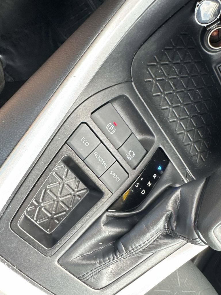 Used 2024 Toyota RAV4 XLE image 38