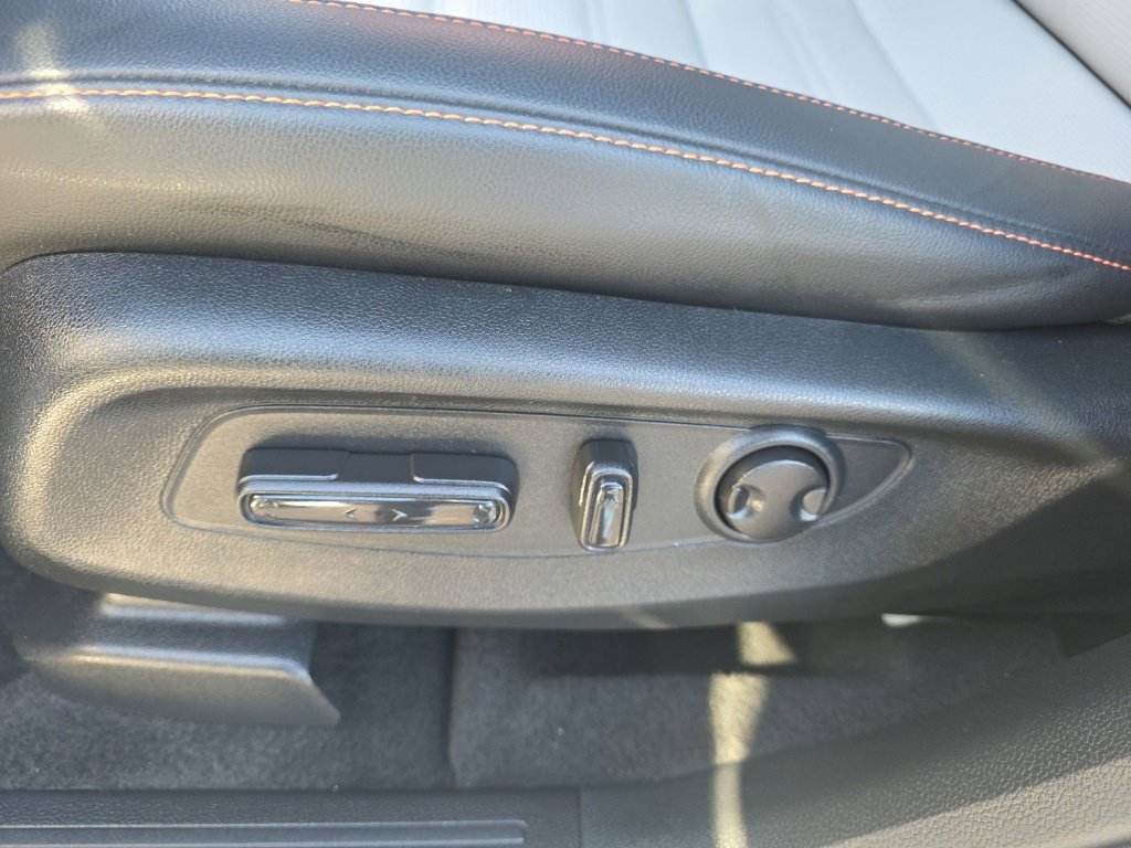 Used 2025 Honda CR-V Sport Touring image 4