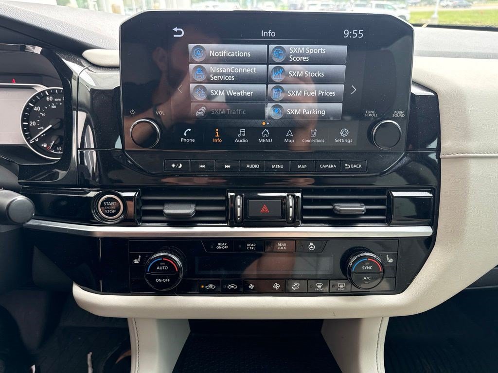 Used 2022 Nissan Pathfinder SL AWD/4WD image 19