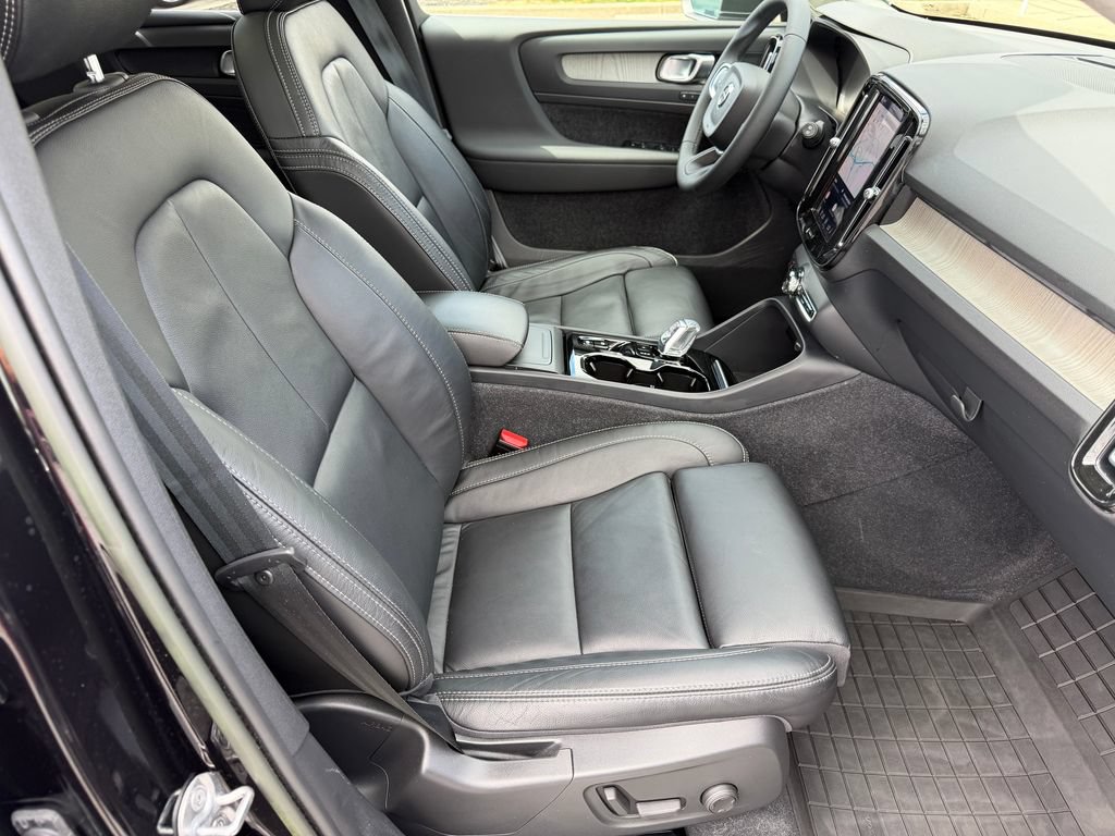 Certified 2023 Volvo XC40 B5 Plus w/ Driver Assist Package AWD/4WD image 15