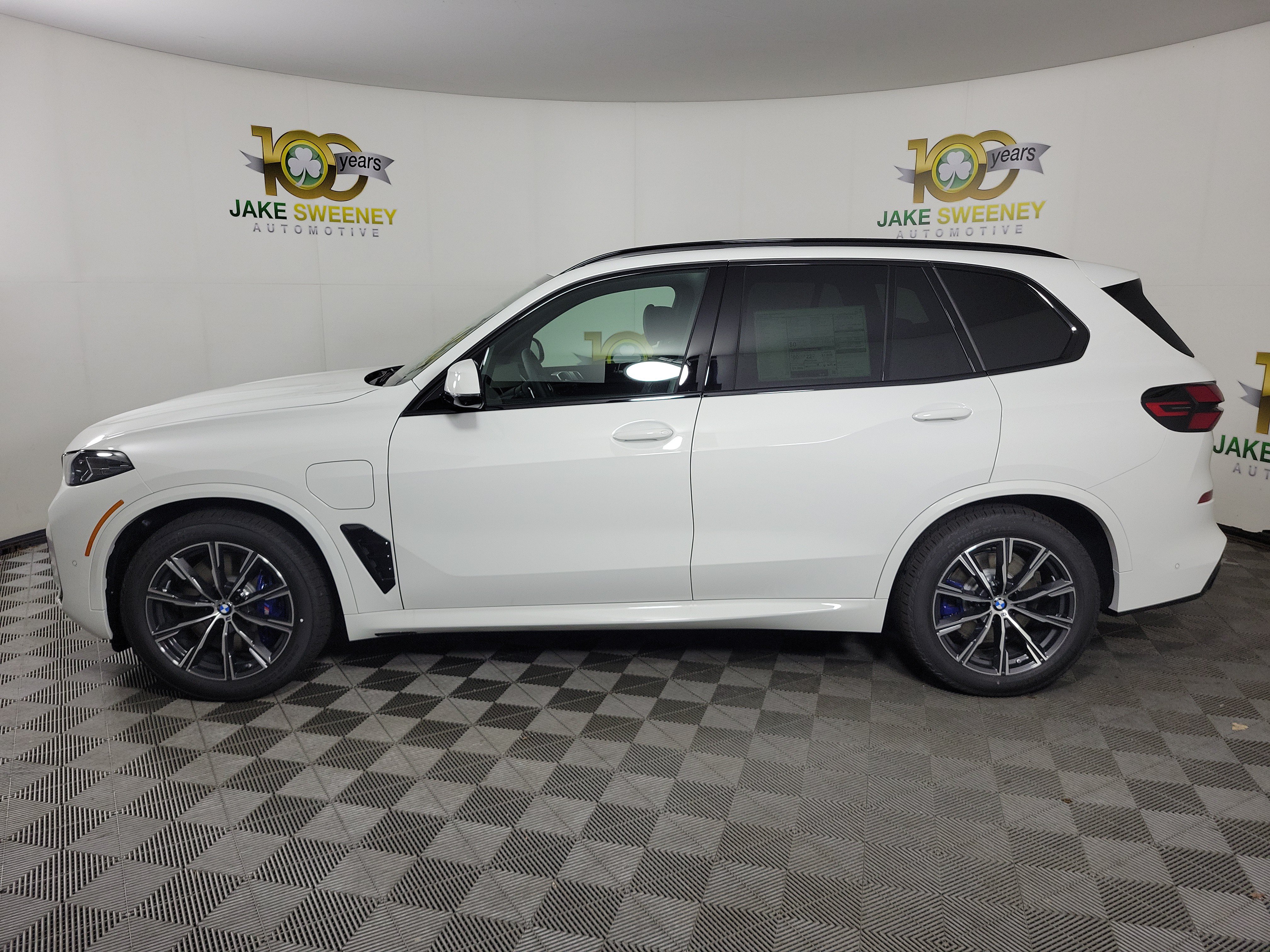 New 2026 BMW X5 xDrive50e w/ M Sport Package AWD/4WD image 4