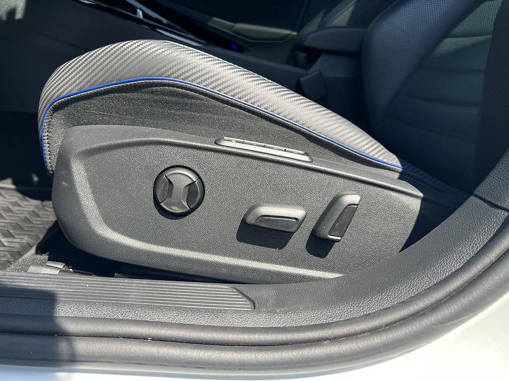 Used 2023 Volkswagen Golf R AWD/4WD image 28