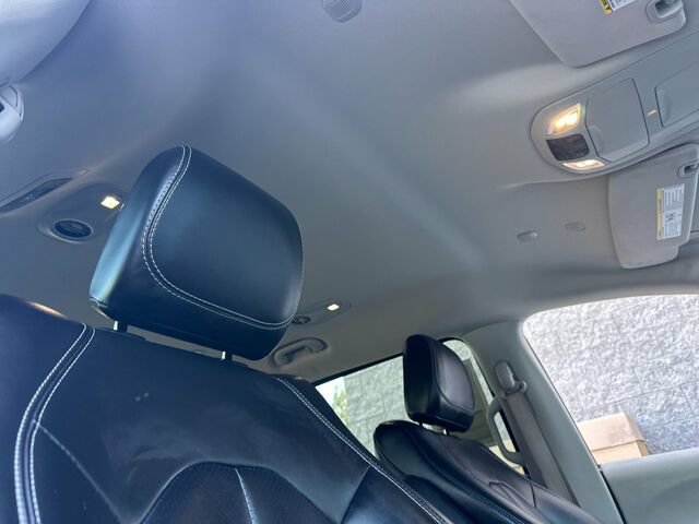 Used 2023 Chrysler Pacifica Touring-L FWD image 20