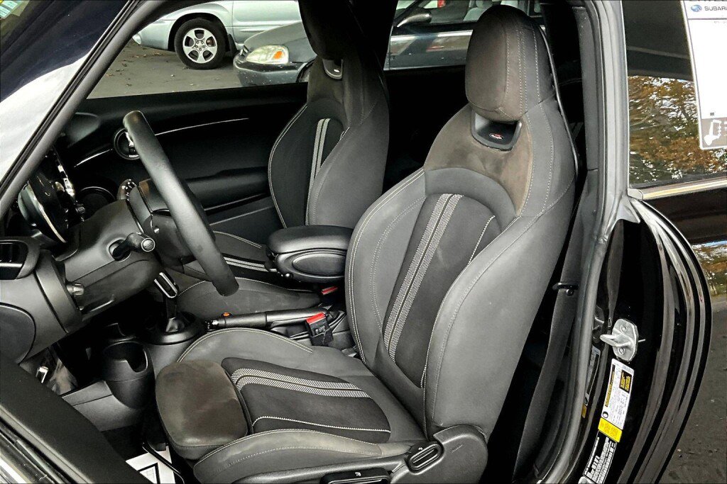 Used 2021 MINI Cooper 2-Door Hardtop image 15
