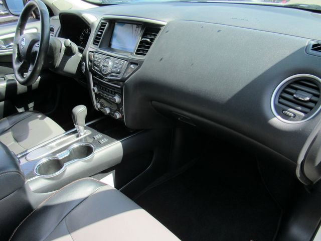 Used 2020 Nissan Pathfinder SL FWD image 12