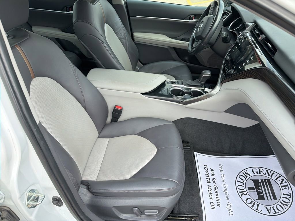 Used 2020 Toyota Camry XLE FWD image 19