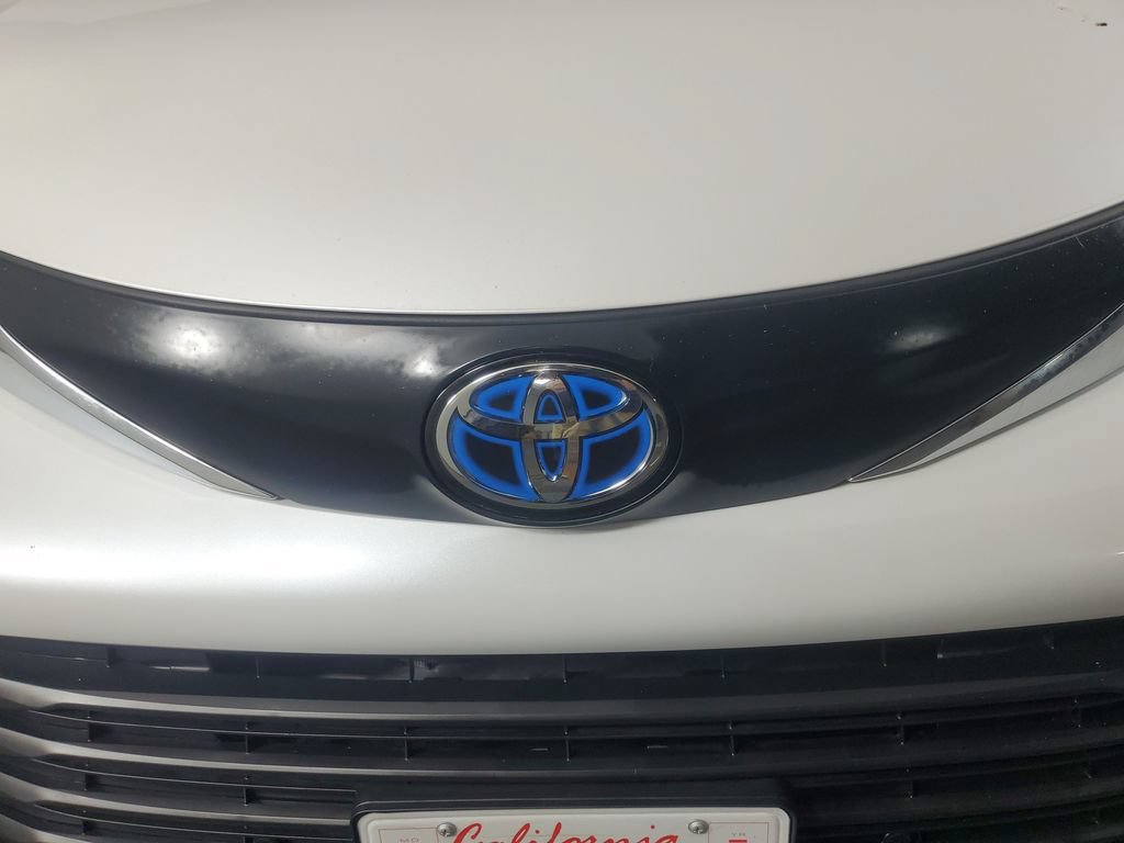 Used 2025 Toyota Sienna XLE w/ XLE Plus Package FWD image 10