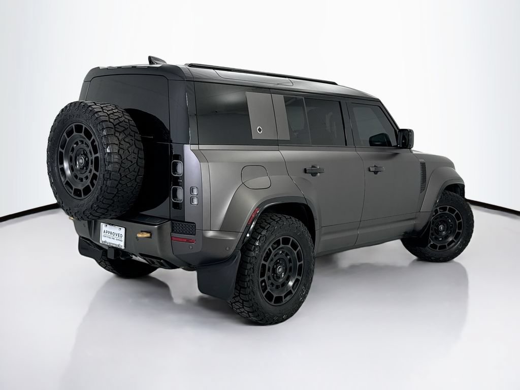 Used 2025 Land Rover Defender 110 AWD/4WD image 5